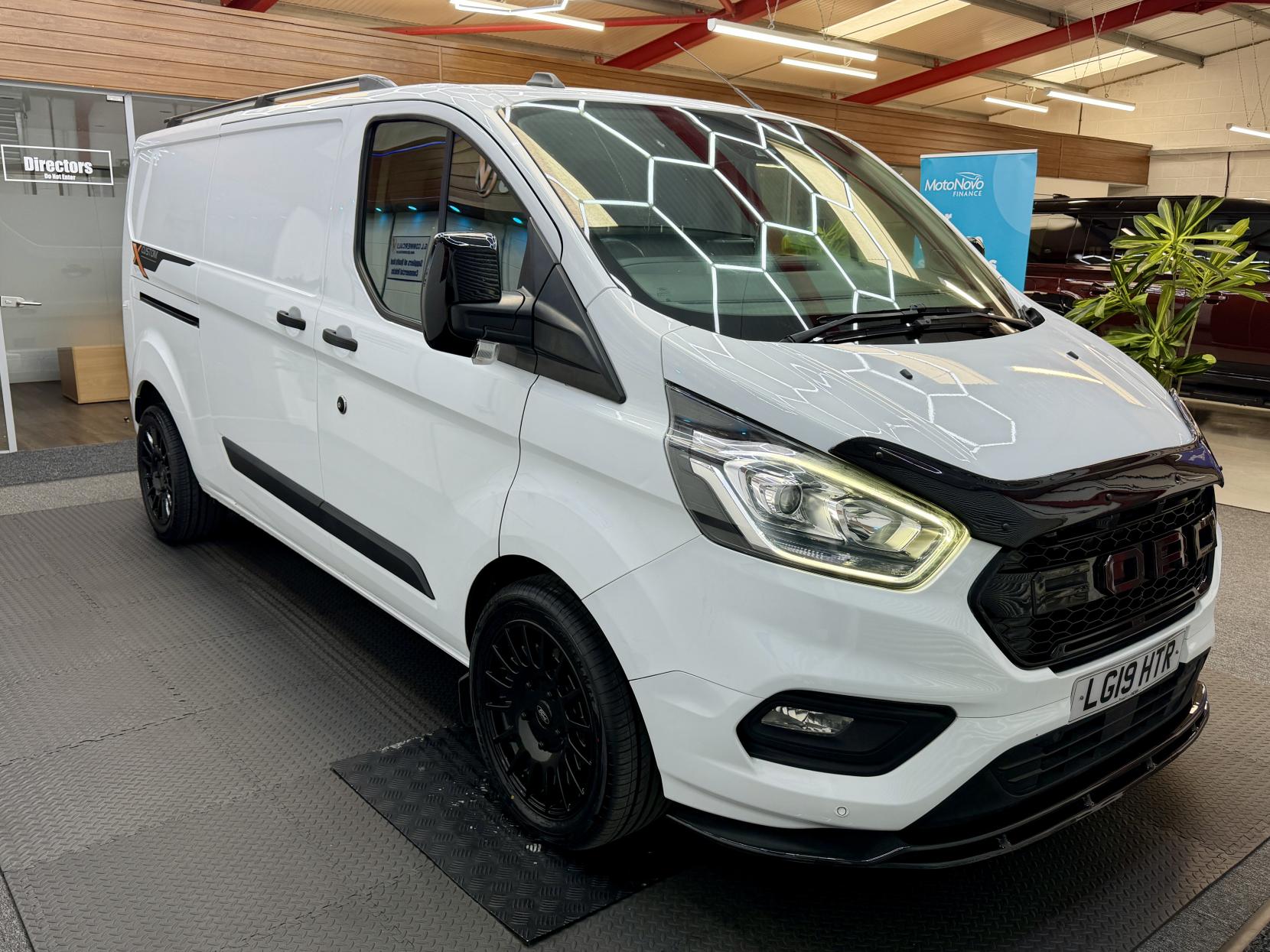 2019 Ford Transit Custom 2.0 320 EcoBlue Trend Panel Van 5dr Diesel Auto L2 H1 Euro 6 (s/s) (130 ps) - Thumbnail 6