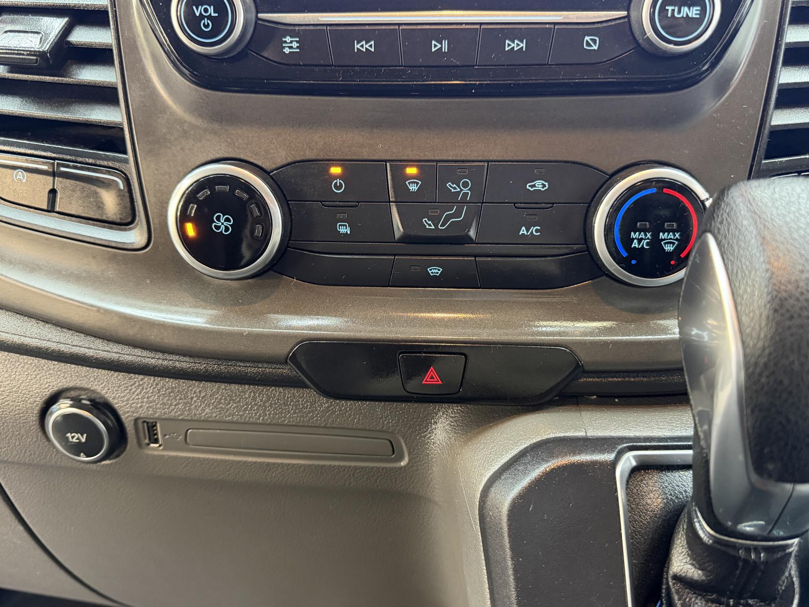 2019 Ford Transit Custom 2.0 320 EcoBlue Trend Panel Van 5dr Diesel Auto L2 H1 Euro 6 (s/s) (130 ps) - Thumbnail 15