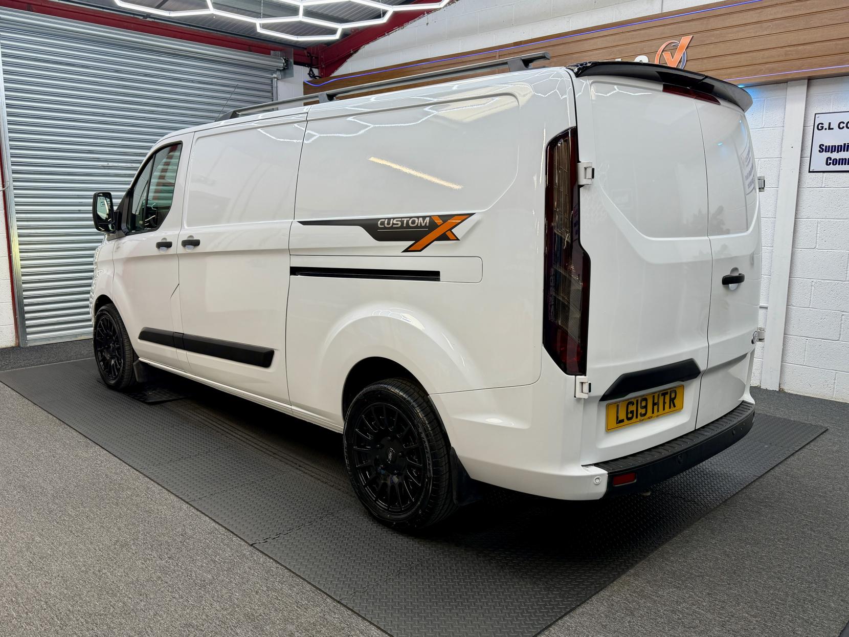 2019 Ford Transit Custom 2.0 320 EcoBlue Trend Panel Van 5dr Diesel Auto L2 H1 Euro 6 (s/s) (130 ps) - Thumbnail 4